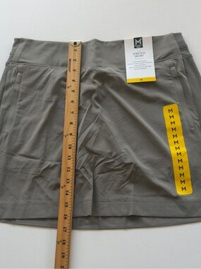 NWT Women's Members Mark Stretch Skort in Taupe Size Medium (C1)